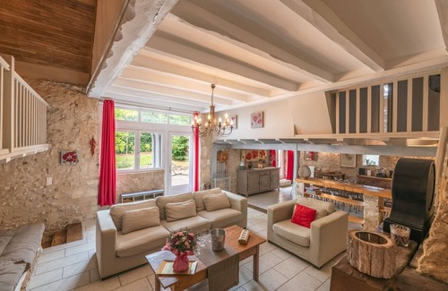 Limeyrat House | La Jandrine – Charming House with Private Heated Pool and Large Enclosed Garden