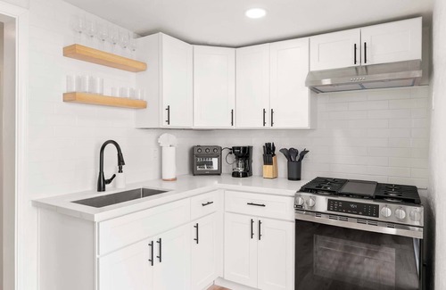 Village of La Jolla Villa | La Jolla Beach Villa - Walk to Windansea Beach