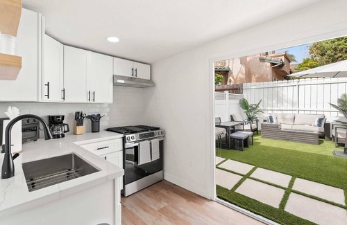 Village of La Jolla Villa | La Jolla Beach Villa - Walk to Windansea Beach