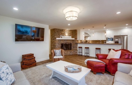 La Jolla Mesa House | La Jolla Dream Home- Ocean Views, AC, Spa & Garage