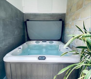 Saint-Bruno - Saint-Victor Apartment | La King Le 50 Suites and SPA