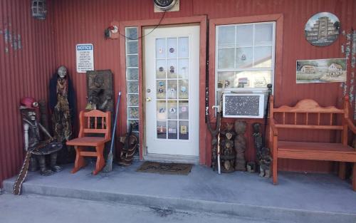 Marathon House | La Loma del Chivo Llc - The Spirit room