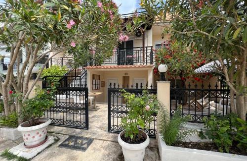 Thasos Town Apartment | La Luna Studios