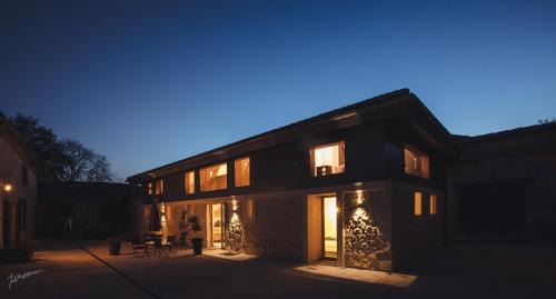 Montreal House | La Métairie Du Clos Saint Louis, 4 chambres pour 8 personnes