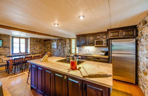 Saint Ferreol les Neiges Ski Chalet | La Maison Renaud 1813 - 5 chambres - 12 personnes