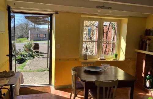 La Chapelle Montbrandeix House | La Maison de la Treille