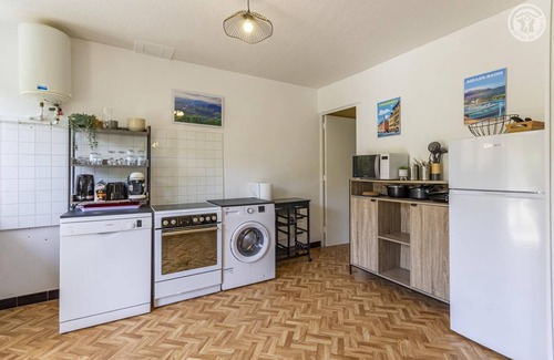 Yenne House | LA MAISON AUX COQUILLAGES