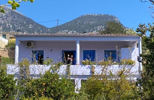 Zaros House | La Maison Bleue