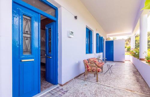 Zaros House | La Maison Bleue