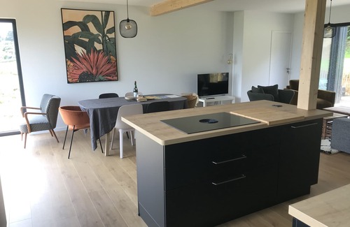Goulven House | La Maison d'Eugénie 2 to 6 pers with jacuzzi sea view, quiet location with large garden.