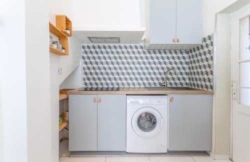 4th Arrondissement House | La Maison de Famille 3 chambres 8 pers Terrasse Parking Clim