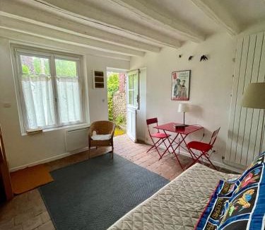 Chaise-Dieu-du-Theil House | La Maison de Maud