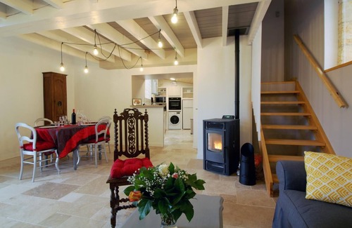 Puisseguin House | La Maison de Julie - Puisseguin