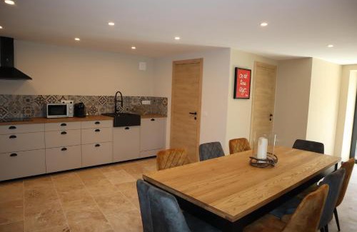 Euzet-les-Bains House | LA MAISON DE LIVIA, Gîte, chambres et table d'hôtes, entre Uzès et Nîmes