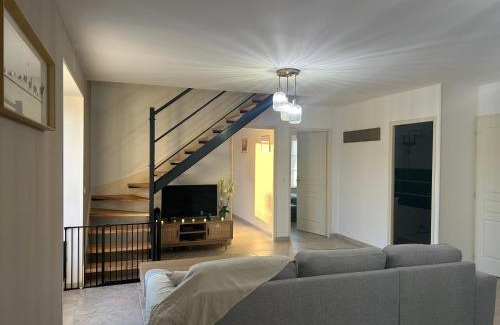 Faverolles House | La maison des couturiers