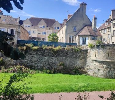 Falaise House | La maison des Remparts