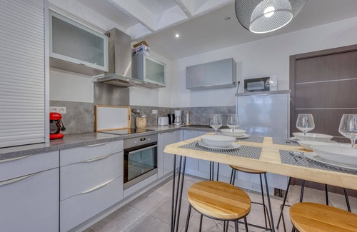 Sanary-sur-Mer House | La Maison des Sables - Maison pour 6, parking privé