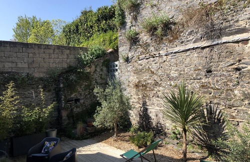 Morlaix House | La Maison des Vignes Terrace & Balcony - Center