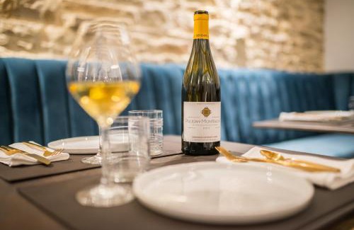 Puligny-Montrachet House | La Maison Deveney Mars
