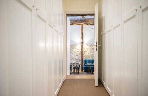 Puligny-Montrachet House | La Maison Deveney Mars