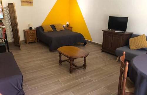 Saint-Georges-sur-Cher Apartment | La Maison d'à Coté