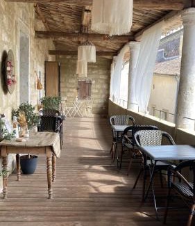 Saint-Quentin-la-Poterie Bed & Breakfast | La Maison D'Aimé