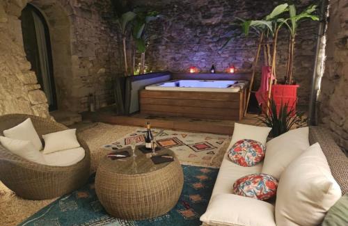 Saint-Quentin-la-Poterie Bed & Breakfast | La Maison D'Aimé