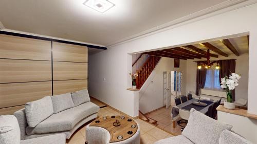 Stains House | La maison Lumière