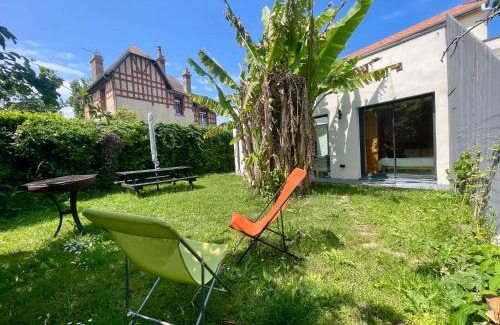 Saint-Come-de-Fresne House | La Maison Rose - Côté Terre by Melrose