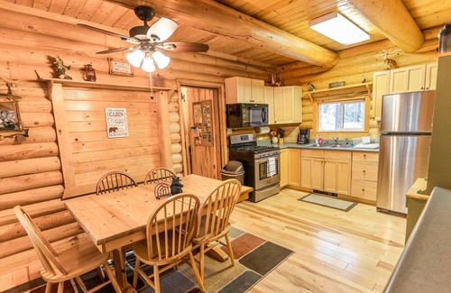 Island Park Cabin | La Maison Rustique at Buffalo River- CLOSE TO YELLOWSTONE 里黄石公园很近- 我说中文