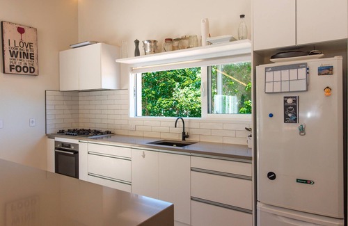 Ostend Villa | La Maison Soleil - Modern, sun-filled home with 4 bedrooms (2 kings including a stand-alone sleepout in the pool area, 2 queens) and 3 tiled bathrooms. Features a full kitchen, aircon, and open living flowing to a large garden with BBQ, heated swim s