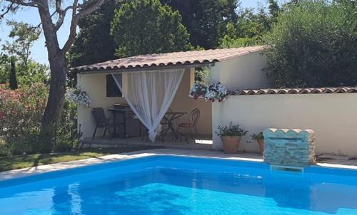 Tulette House | La Maison Verte