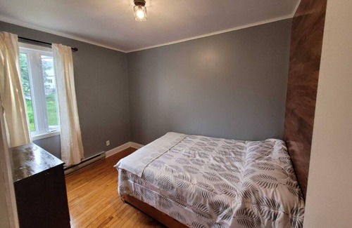 Murdochville House | La Maison Verte is a cozy homestead a few hundred meters from Mount Miller.