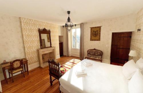 Veuzain-sur-Loire Bed & Breakfast | La Maison Voyage Bed and Breakfast