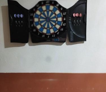 Madrigueras House | LA MANCHEGUITA DE MADRIGUERAS 5 DORMITORIOS DOBLES CHALET CON PISCINA, BARBACOA Y SALA DE JUEGOS ideal familias 11 personas