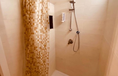 Valenza Apartment | La Moderna Camera 01