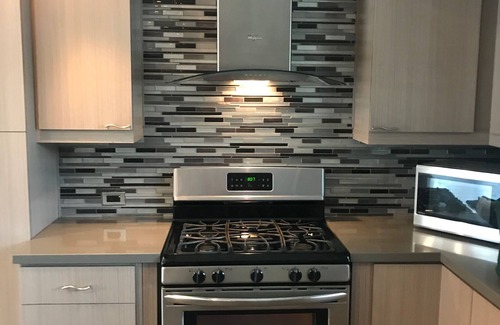 Magnesia Falls Cove House | La Moderna - Salt Water Pool & Spa, Memory Foam Beds in Every Room.