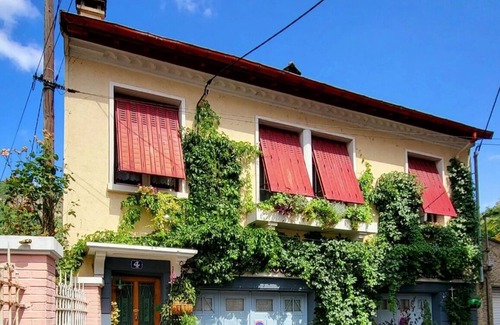 Foix Apartment | La Note Verte charming gîte in the center of Foix Ariege Pyrenees