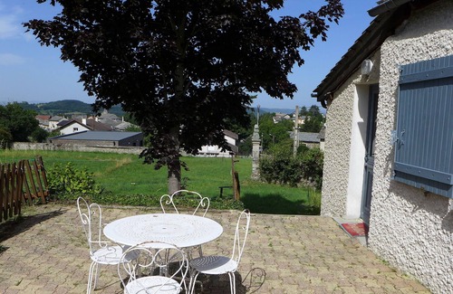 Saint-Hostien Hotel | La P'tite Maison, Cottage of 26 m2 in the countryside