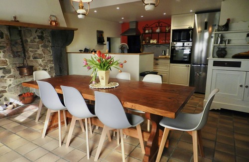 Genouillac House | La Part des Anges - Gîte de Village- Idéal Pour des Vacances à Plusieurs