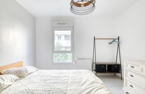 Vaulx En Velin Village Apartment | La Pause Urbaine - Proximité Lyon - Terrasse Privée