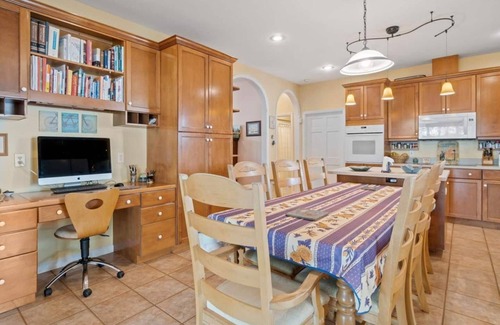 Bethlehem House | La Peninsule Scenic Home within a quiet neighborhood