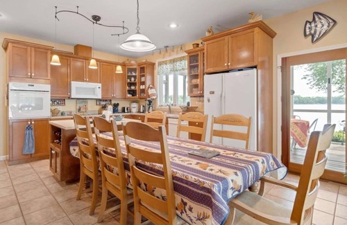 Bethlehem House | La Peninsule Scenic Home within a quiet neighborhood