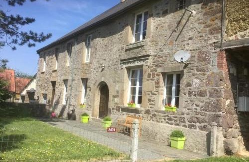 Moyon-Villages House | La Petellerie, maison de campagne avec piscine pour un séjour détente