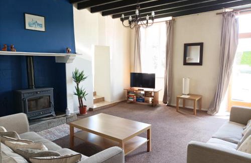 Moyon-Villages House | La Petellerie, maison de campagne avec piscine pour un séjour détente