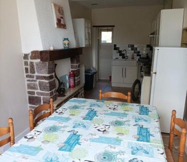 Moyon-Villages House | La Petellerie, maison de campagne avec piscine pour un séjour détente