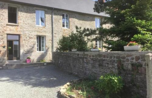 Moyon-Villages House | La Petellerie, maison de campagne avec piscine pour un séjour détente