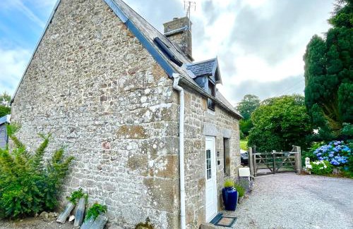 Saint-Michel-de-Montjoie House | La Petit Fleur - the little flower, cosy cottage