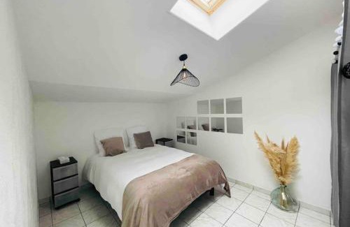 Asnieres-la-Giraud House | La petite maison du Loubat avec jardin