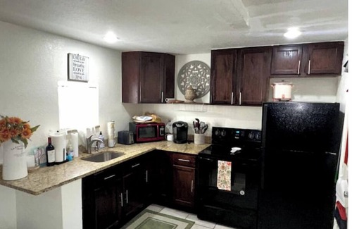 Northboro Park Cottage | La Petite Maison Bleue